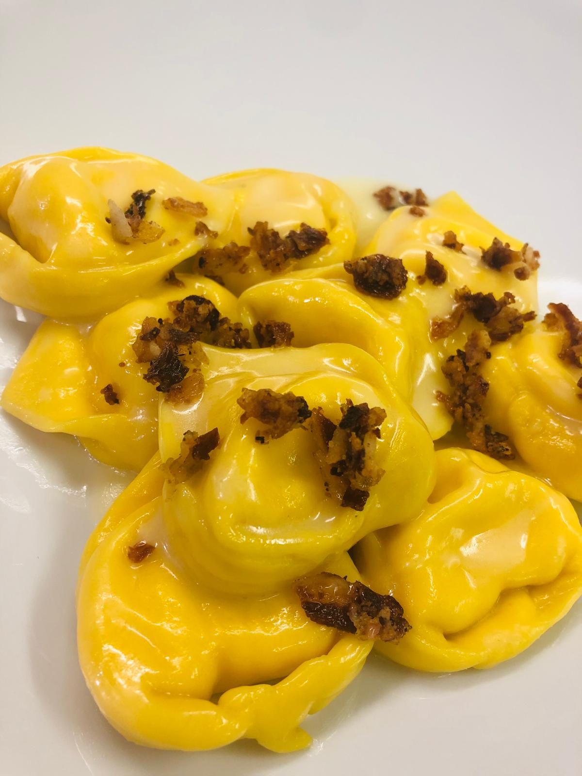 Pasta ripiena con condimento
